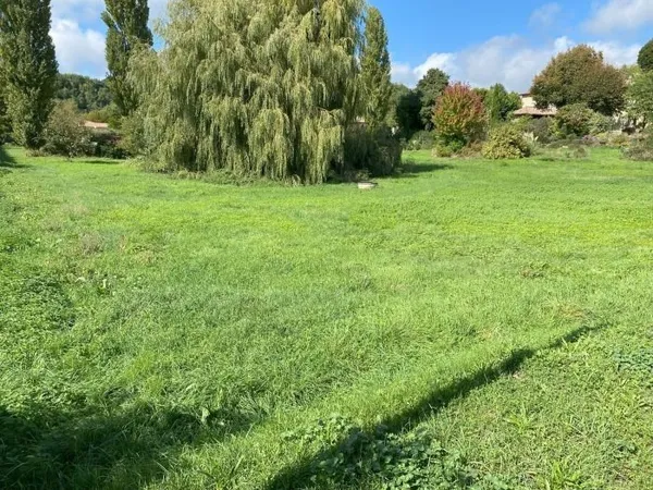 "À Parnans (26750) : Terrain de 1534 m² à 99 000 € pour votre future maison"
