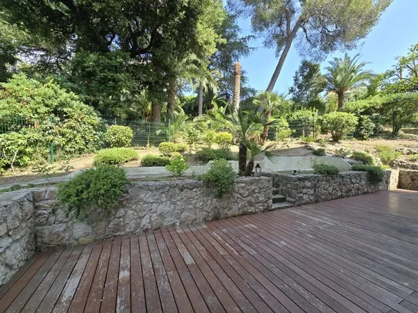 Cannes Montfleury / Basse Californie - Rez-de-jardin rénové avec grand jardin, résidence de standing