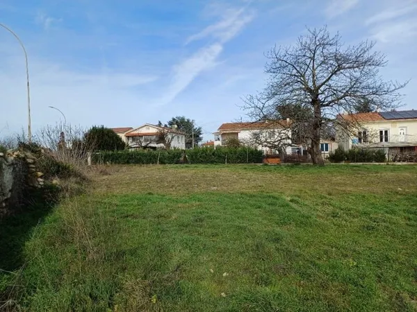 Terrain 584 m²