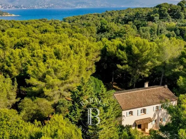 Exclusivité - Domaine du Cap Bénat - Propriété de charme - 4 000 m²