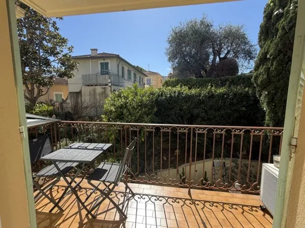 Saint Jean Cap Ferrat, studio de prestige, avec balcon et cave