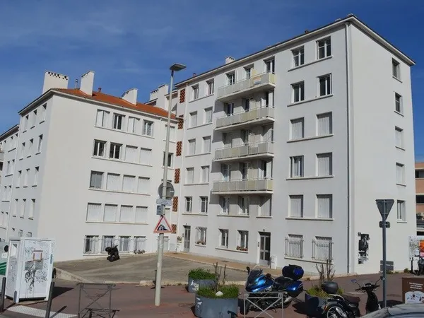 Marseille 13004 Chutes Lavie Appartement T4 de 60 m2 au calme Résidence bien tenue