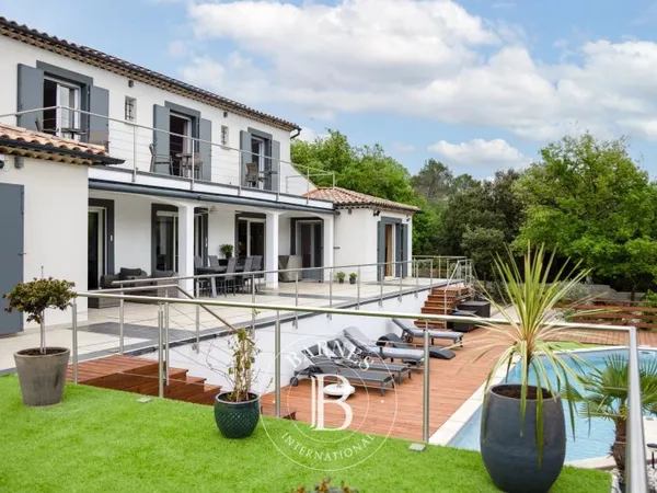 Sud de la France - St Maximin la Ste Baume - Villa provençale avec garage, piscine sur un terrain d'