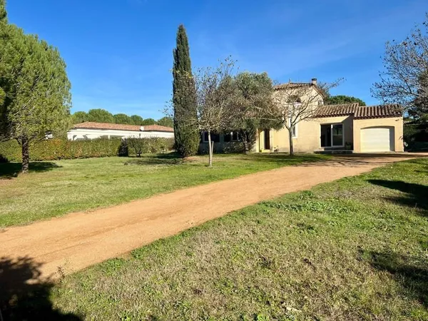 Villemoustaussou (Carcassonne) : villa sur 2000 m2 de terrai