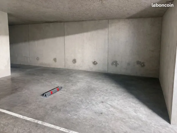 Grande place de parking en sous sol (25m2)