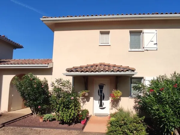 maison T3 de 64 m2 avec véranda et jardin privatif