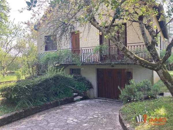 Fort potentiel pour cette villa traditionnelle sur sous sol tota