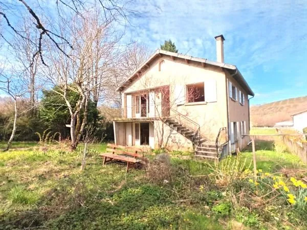 Lumineuse maison indépendante avec grand terrain constructible