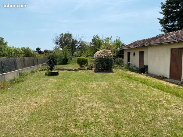 Maison rénovée DPE B - 73 m² - Terrain 1000 m² divisible - Dépendances 100 m² - Mably