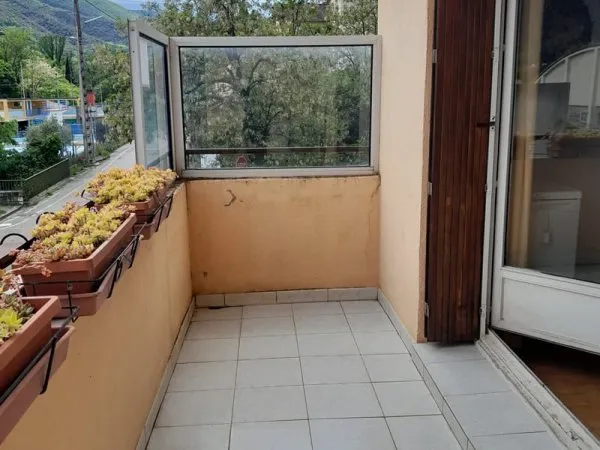 Appartement F3, terrasse, garage, parking privatif, cave