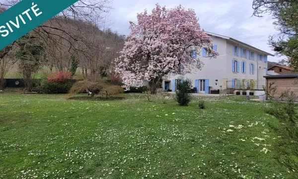 Tullins - Ancienne Maison rénovée de 300m² habitables