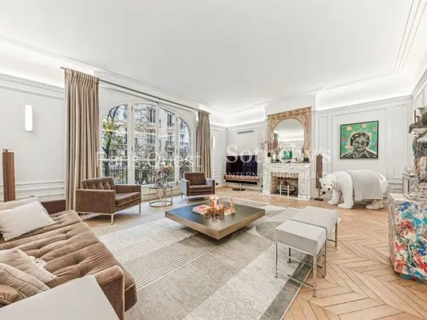 Appartement 7 pièces 335 m²