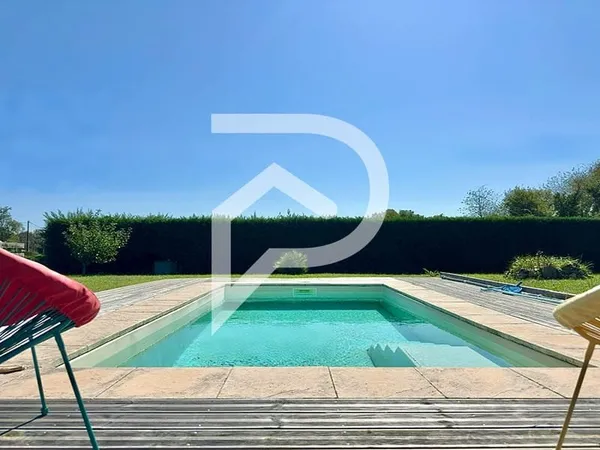 Maison de plain-pied 3 chambres, piscine à Bourgnac