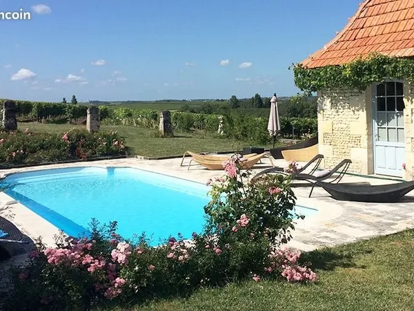 Propriété de charme de 3500 m2 avec piscine et location de chambres d'hôtes en Charente-Maritime