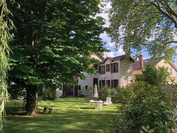 Charmant 2 pièces 36 m2 de plain-pied avec jardin privatif de100 m2 dans belle Résidence de bords de