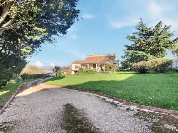 Villa 6 pièces de 156m² sur les hauteurs de Saint-Pierre-de-Boeu