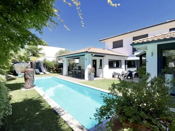 ANGLET - AU COEUR DES 5 CANTONS - VILLA CONTEMPORAINE