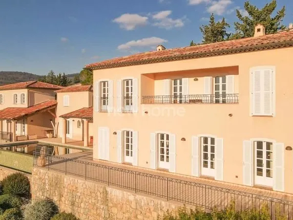 Provence Propriété de deux villas individuelles dans le village