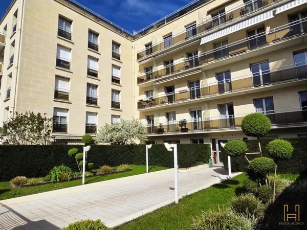 Vends T4 - 91m² - Versailles 78000