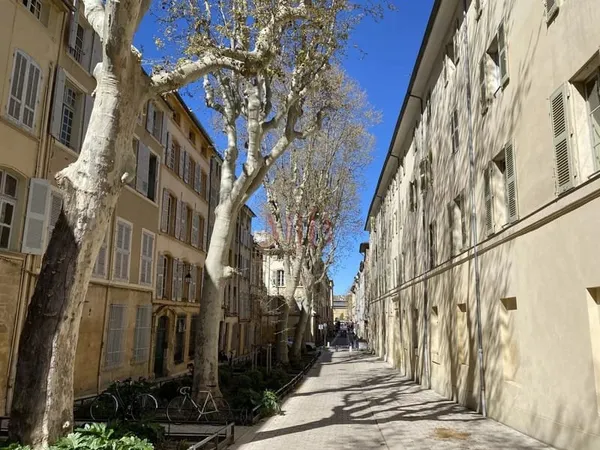 AIX EN PROVENCE TRES BEAU T2 CENTRE HISTORIQUE