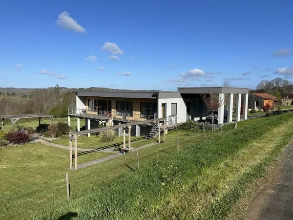 Maison moderne de plain-pied de 4 pièces économe en énergie (2020)