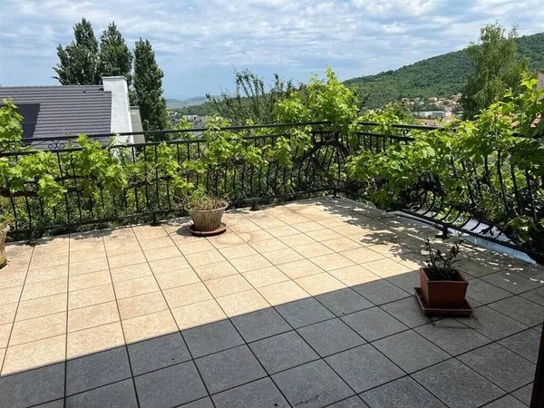 Maison 7 pièces 250 m²