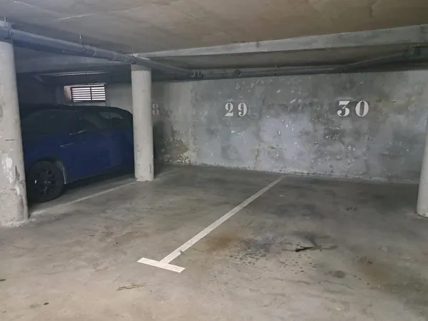 Parking / box Villeneuve Les Avignon 7 m2