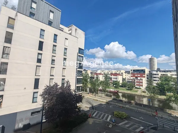 CENTRE-VILLE, BALCON, STATIONNEMENT