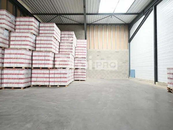 Local d'activité 300 m²