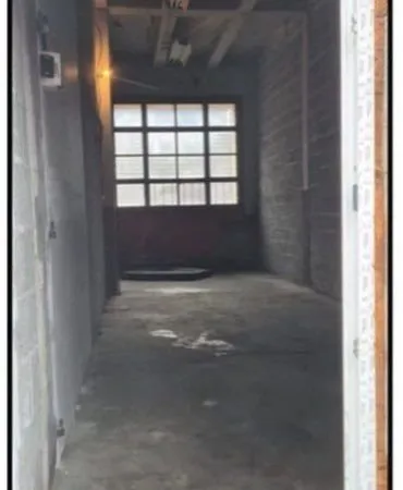 Loue dépôt sur cluses environ 40m2