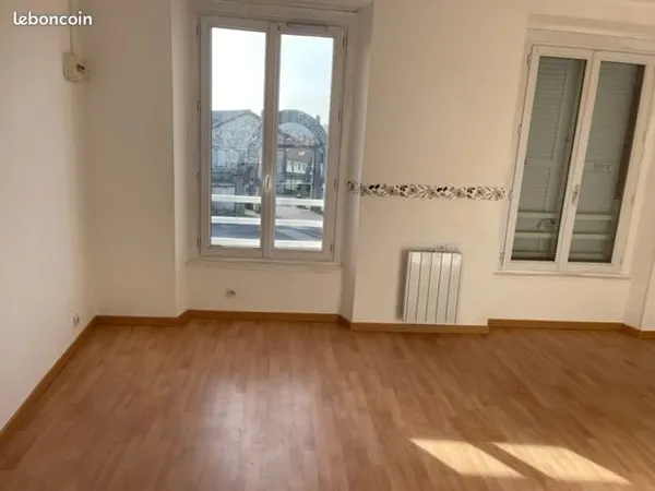 Loue à Montmirail 2 pièces 31 m2 430 euros