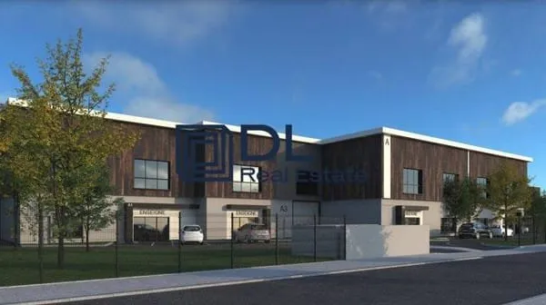 Entrepôt 585 m²