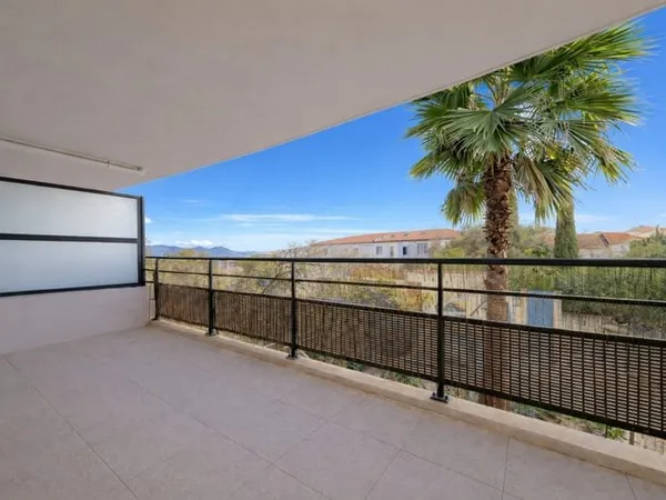 T3 58 m2 Grande terrasse 14 m2 Garage Résidence récent