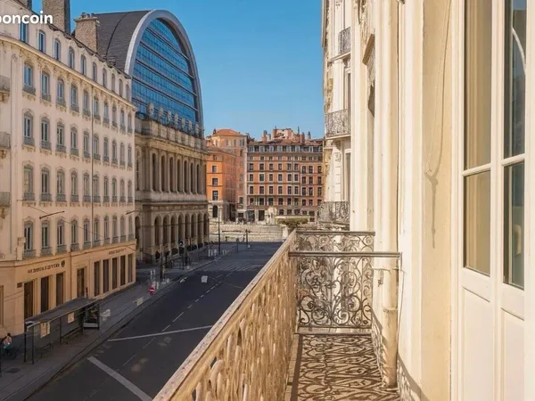 Location meublée appartement 3 pièces 70 m² à Lyon 1er (69)