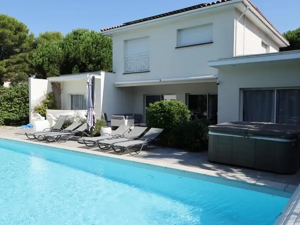 Grau d'Agde, villa contemporaine 7 pièces avec piscine,