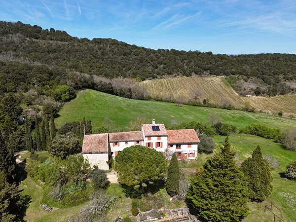Domaine de charme avec trois gites proche de Limoux