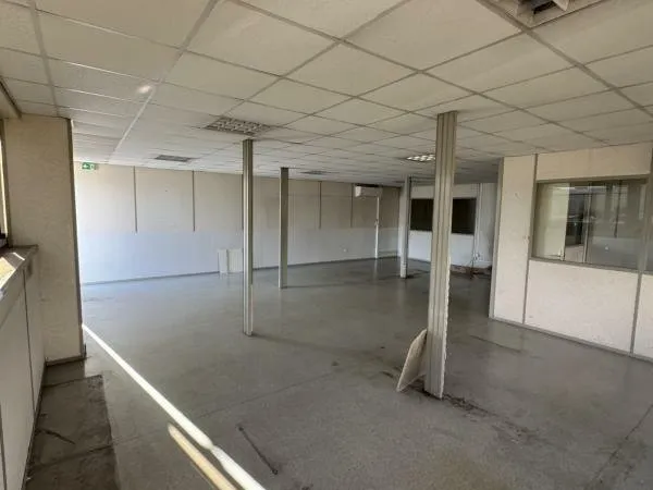 BUREAUX A LOUER 200 m2 / LE PORT