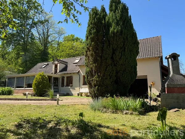 Maison avec jardin clos et garage, au calme à deux pas de la forêt de Tronçais