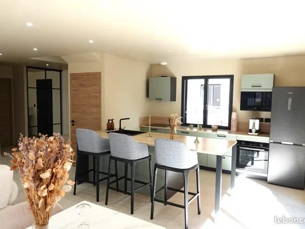 Maison contemporaine récente - 166 m² - Sonnaz (73000)