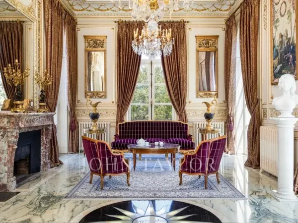 Exceptionnel Palais avec piscine