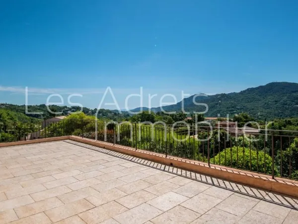 Villa 7 pièces 208 m²
