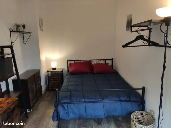Chambre meublée en colocation