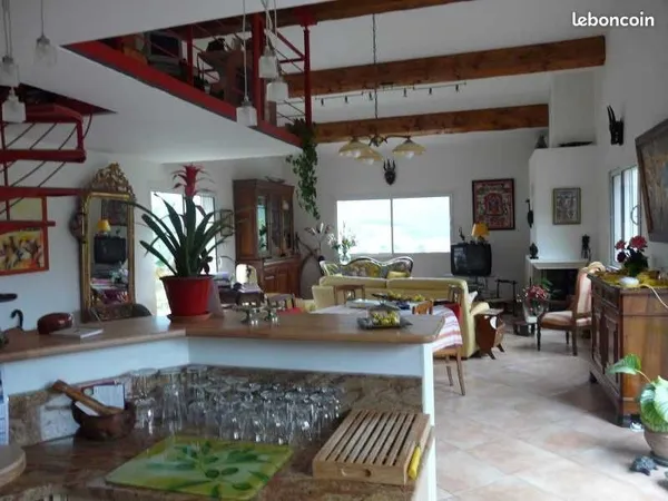 Propriété de charme avec dépendances et vue imprenable