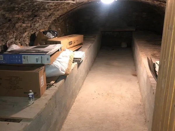 Rare à Pontarlier centre - Cave voûtée avec potentiel locatif