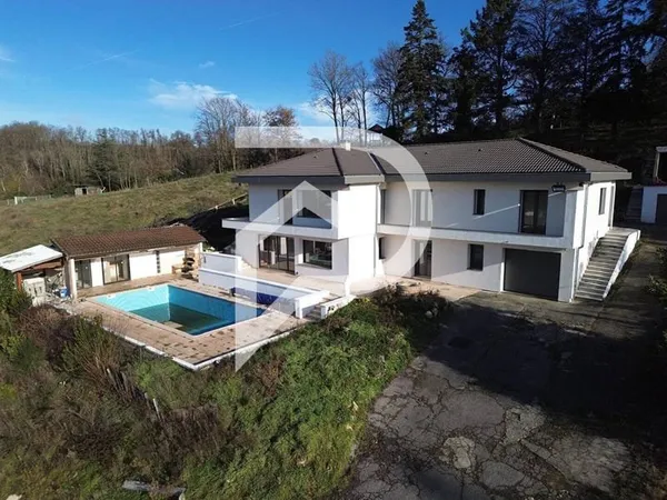 Villa 5 pièces 260 m²