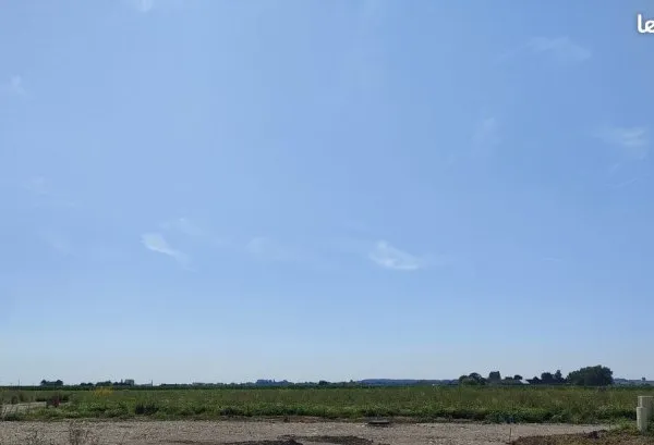 Terrain 350 m² Staple