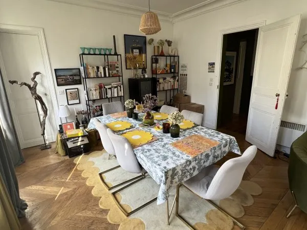 Location appartement de 54m² (T3) avec balcon filant au coeur des Batignolles