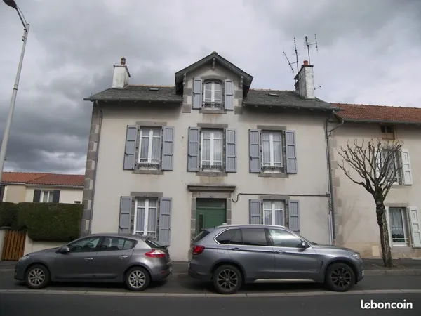 Maisonde carctére arpajon sur cére