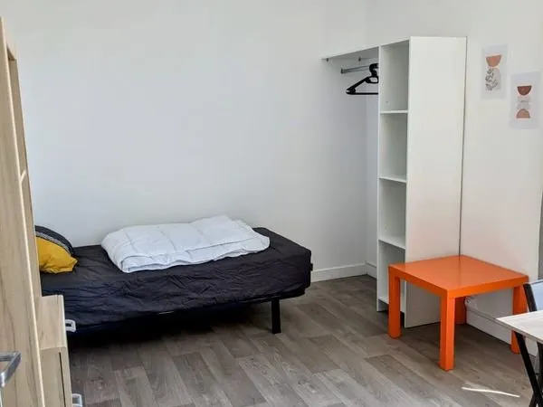 Chambre meublée dans colocation