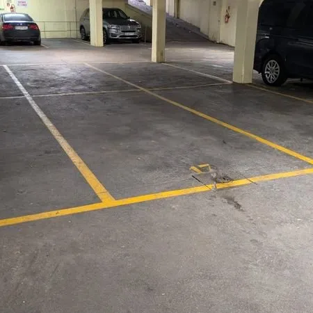 Grande place parking métro Chevaleret